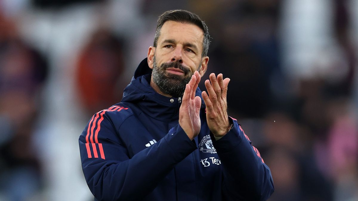 Interim coach Van Nistelrooy commits to supporting Amorim's success at Manchester United