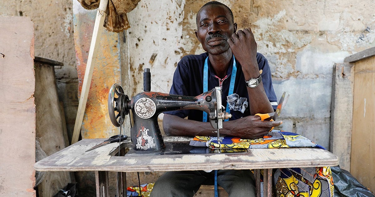 "By now you suppose get your tailor second number and his mama number too" – Man shares update against tailor disappointment during the festive period