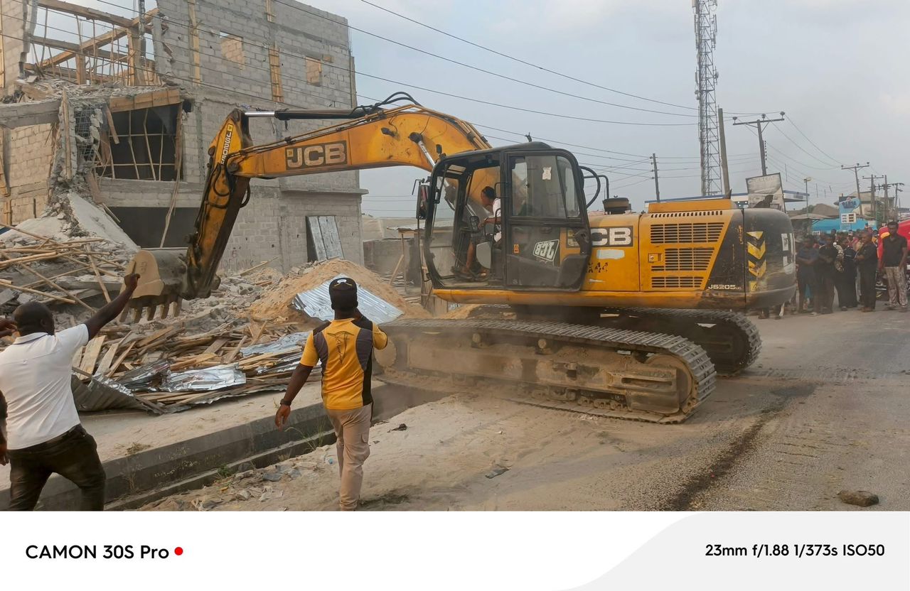 Construction Workers Injured As 3-storey Building Collapses In Rivers